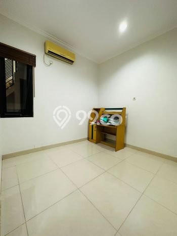 Rumah Mewah dengan Luas Tanah 90m² di Lingkungan Asri Duri Kosambi, Jakarta Barat Rumah Mewah dengan Luas Tanah 90m² di Lingkungan Asri Duri Kosambi, Jakarta Barat