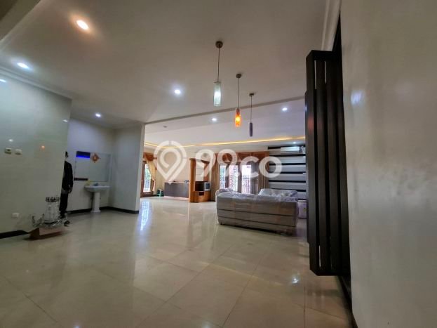 Rumah Elit LB 400m2 Siap Huni Desain Elegan di Duri Kosambi, Jakarta Barat Rumah Elit LB 400m2 Siap Huni Desain Elegan di Duri Kosambi, Jakarta Barat