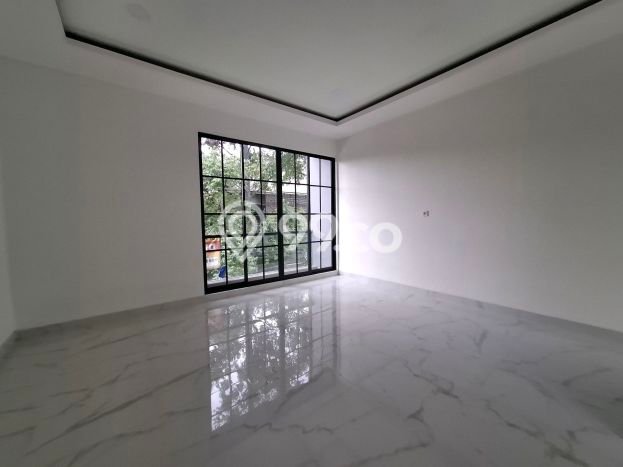 Ready to Use! Luxury House LT 125m2 Desain Modern di Kav DKI Ready to Use! Luxury House LT 125m2 Desain Modern di Kav DKI