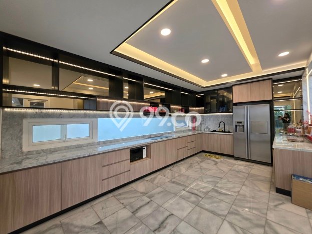 Ready to Use! Luxury House LT 375m2 Desain Modern di BSD Taman Giri Loka Ready to Use! Luxury House LT 375m2 Desain Modern di BSD Taman Giri Loka