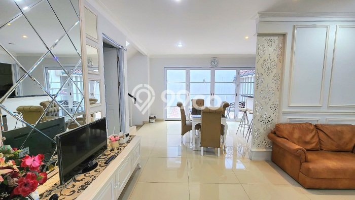 Dijual Rumah Mewah Megah Dengan View Cantik di Gading Serpong, Tangerang Dijual Rumah Mewah Megah Dengan View Cantik di Gading Serpong, Tangerang