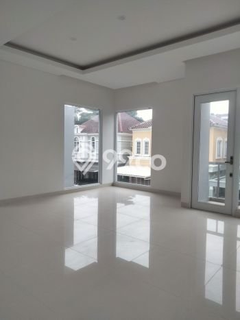 Ready to Use! Premium House LT 180m2 Desain Modern di Gading Serpong Ready to Use! Premium House LT 180m2 Desain Modern di Gading Serpong
