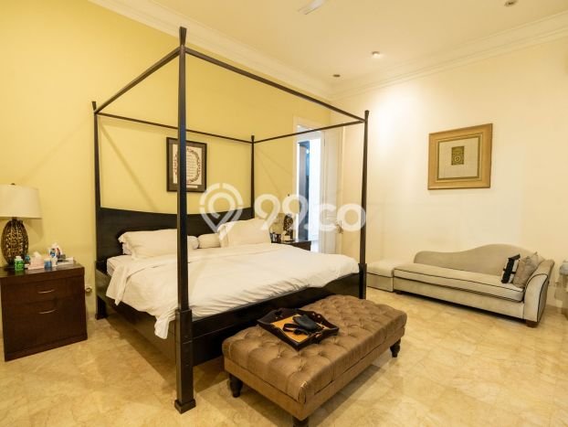 Jual Rumah Luas Megah Dengan View Cantik di Kemang, Jakarta Selatan Jual Rumah Luas Megah Dengan View Cantik di Kemang, Jakarta Selatan