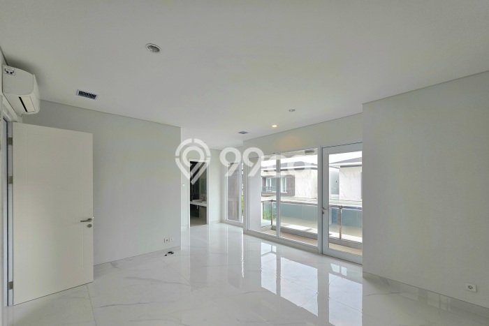 Rumah Mewah LB 316m2 Siap Pakai Desain Elegan di Gading Serpong, Tangerang Rumah Mewah LB 316m2 Siap Pakai Desain Elegan di Gading Serpong, Tangerang