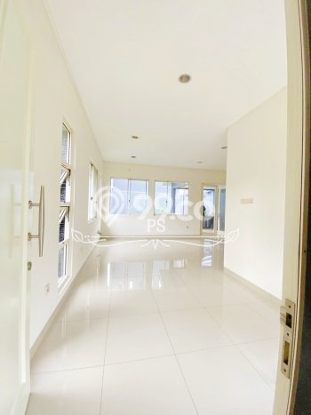 Rumah Exclusive 5 KT 5 KM di Kompleks Perumahan BSD, Tangerang Rumah Exclusive 5 KT 5 KM di Kompleks Perumahan BSD, Tangerang