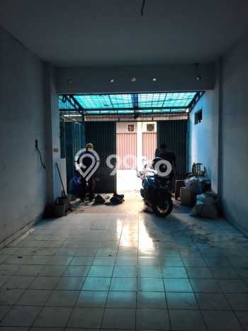 Ruko Disewa di Jakarta Barat dengan LB 266m2 Area Komersial Ramai Ruko Disewa di Jakarta Barat dengan LB 266m2 Area Komersial Ramai