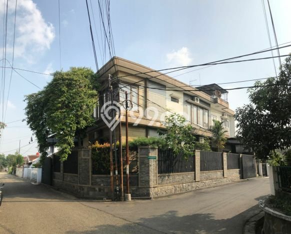 Jual Rumah Mewah Megah Dengan View Eksklusif di BKR, Bandung Jual Rumah Mewah Megah Dengan View Eksklusif di BKR, Bandung