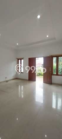 Rumah Luxury Modern Tanpa Renovasi di Puri Indah Jakarta Barat Rumah Luxury Modern Tanpa Renovasi di Puri Indah Jakarta Barat