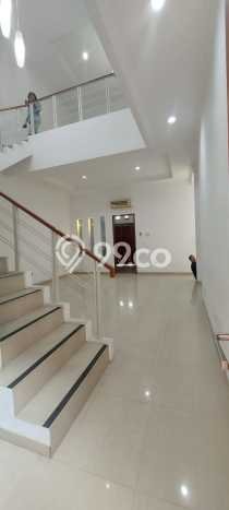 Rumah Luxury Modern Tanpa Renovasi di Puri Indah Jakarta Barat Rumah Luxury Modern Tanpa Renovasi di Puri Indah Jakarta Barat