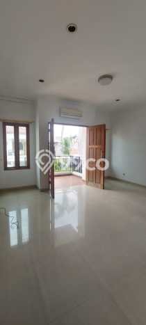 Rumah Luxury Modern Tanpa Renovasi di Puri Indah Jakarta Barat Rumah Luxury Modern Tanpa Renovasi di Puri Indah Jakarta Barat