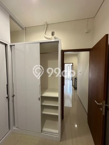 Siap Huni Rumah Mewah 4 Kamar di Kelapa Gading Dekat ke Mana Pun Siap Huni Rumah Mewah 4 Kamar di Kelapa Gading Dekat ke Mana Pun