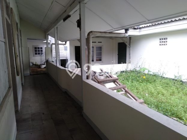 Rumah Siap Huni di Dago, Bandung, Luas 660m2m² Bangunan 350m2m² Rumah Siap Huni di Dago, Bandung, Luas 660m2m² Bangunan 350m2m²