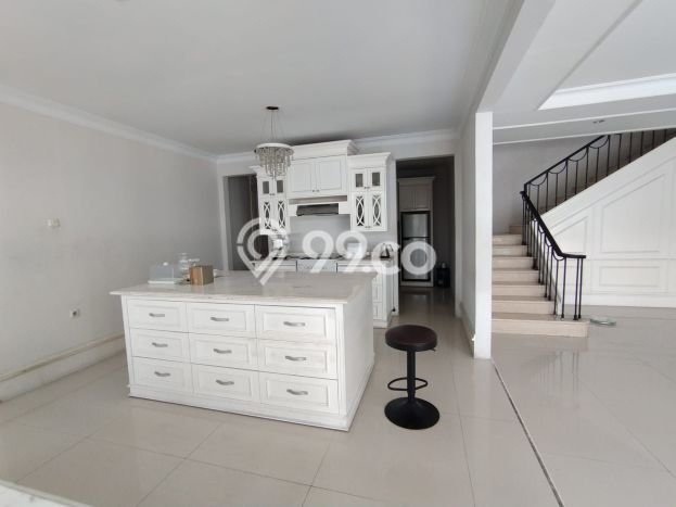 Ready to Use! Luxury House LT 637m2 Desain Elegan di Kota Baru Parahyangan Ready to Use! Luxury House LT 637m2 Desain Elegan di Kota Baru Parahyangan