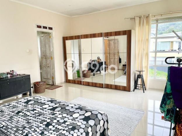 Rumah Eksklusif Siap Huni LT 320m2 di Coblong, Bandung Rumah Eksklusif Siap Huni LT 320m2 di Coblong, Bandung