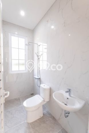 Ruko Area Komersial di Taman Kopo Indah, Luas 225m², Siap Usaha Ruko Area Komersial di Taman Kopo Indah, Luas 225m², Siap Usaha