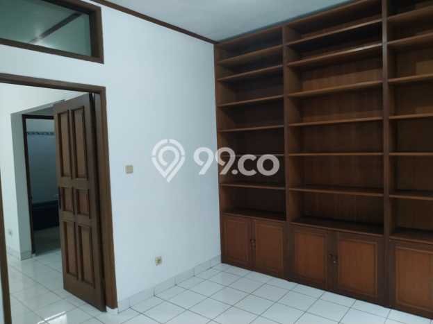 Disewakan Rumah Murah di Setra Duta Bandung Punya 4 Kamar Tidur Disewakan Rumah Murah di Setra Duta Bandung Punya 4 Kamar Tidur
