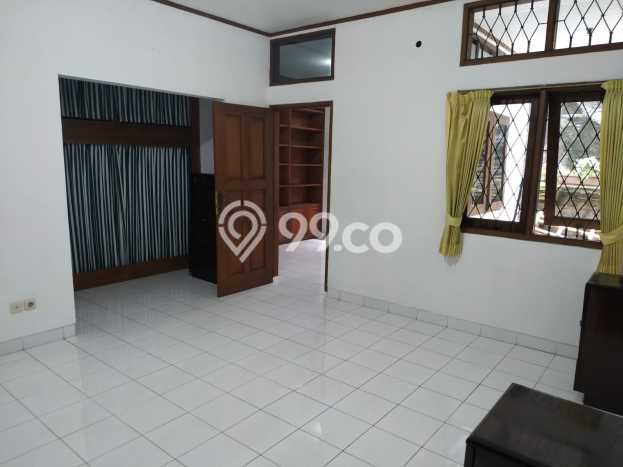 Disewakan Rumah Murah di Setra Duta Bandung Punya 4 Kamar Tidur Disewakan Rumah Murah di Setra Duta Bandung Punya 4 Kamar Tidur