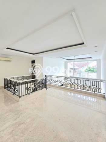 Hunian Elit LB 300m2 Siap Pakai Desain Elegan di Pondok Indah, Jakarta Selatan Hunian Elit LB 300m2 Siap Pakai Desain Elegan di Pondok Indah, Jakarta Selatan