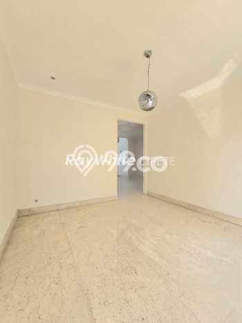 Hunian Elit LB 300m2 Siap Pakai Desain Elegan di Pondok Indah, Jakarta Selatan Hunian Elit LB 300m2 Siap Pakai Desain Elegan di Pondok Indah, Jakarta Selatan