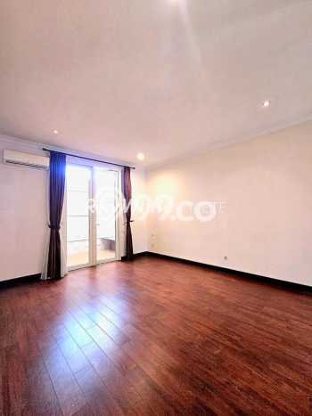Hunian Elit LB 300m2 Siap Pakai Desain Elegan di Pondok Indah, Jakarta Selatan Hunian Elit LB 300m2 Siap Pakai Desain Elegan di Pondok Indah, Jakarta Selatan