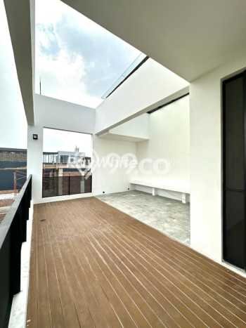 Ready to Use! Premium House LT 341m2 Desain Elegan di Ampera Ready to Use! Premium House LT 341m2 Desain Elegan di Ampera