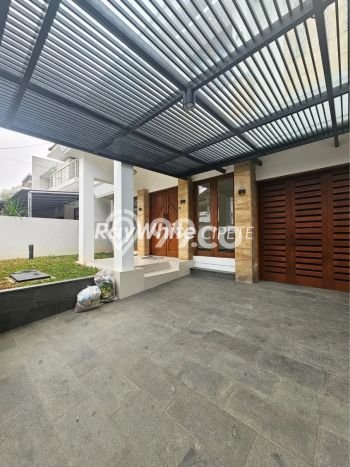 For Sale! Luxury House LT 202m2 Desain Elegan di Pondok Indah For Sale! Luxury House LT 202m2 Desain Elegan di Pondok Indah