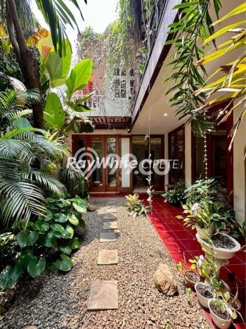 Hunian Mewah Siap Huni LT 410m2 di Cilandak, Jakarta Selatan Hunian Mewah Siap Huni LT 410m2 di Cilandak, Jakarta Selatan