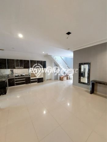 Rumah Modern Minimalis 5 KT Siap Huni di Jagakarsa Rumah Modern Minimalis 5 KT Siap Huni di Jagakarsa