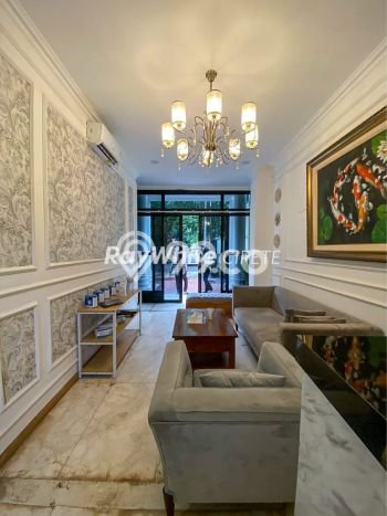 INVESTASI TEPAT! Rumah di Kebayoran Baru, LT 557m² Bangunan 1500m² INVESTASI TEPAT! Rumah di Kebayoran Baru, LT 557m² Bangunan 1500m²