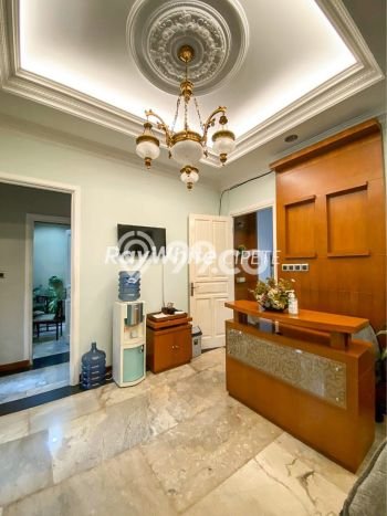 INVESTASI TEPAT! Rumah di Kebayoran Baru, LT 557m² Bangunan 1500m² INVESTASI TEPAT! Rumah di Kebayoran Baru, LT 557m² Bangunan 1500m²
