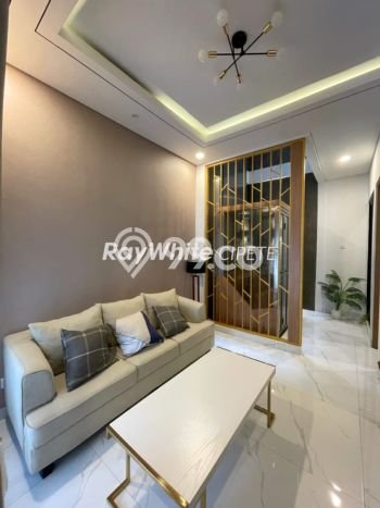 Ready to Use! Luxury House LT 72m2 Desain Elegan di Pejaten Ready to Use! Luxury House LT 72m2 Desain Elegan di Pejaten