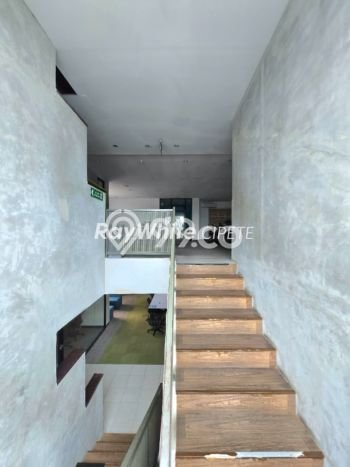 LOKASI PREMIUM! Kantor Kawasan , Luas 1692m2m², Akses Strategis LOKASI PREMIUM! Kantor Kawasan , Luas 1692m2m², Akses Strategis