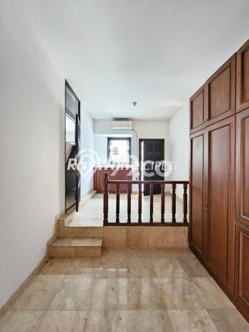 Rumah Elit Modern Tanpa Renovasi di Cipete Jakarta Selatan Rumah Elit Modern Tanpa Renovasi di Cipete Jakarta Selatan