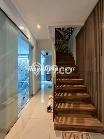 Rumah Elit Modern Siap Huni di Pejaten Jakarta Selatan Rumah Elit Modern Siap Huni di Pejaten Jakarta Selatan