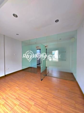 KAWASAN PREMIUM! Ruko di Tebet, Luas 338m2m², Area Bisnis KAWASAN PREMIUM! Ruko di Tebet, Luas 338m2m², Area Bisnis