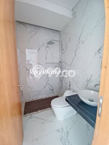 Ready to Use! Premium House LT 264m2 Desain Modern di Pondok Indah Ready to Use! Premium House LT 264m2 Desain Modern di Pondok Indah