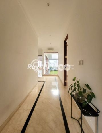 For Sale! Luxury House LT 505m2 Desain Modern di Pondok Indah For Sale! Luxury House LT 505m2 Desain Modern di Pondok Indah