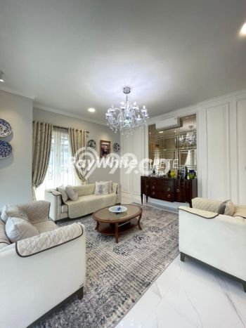 Ready to Use! Luxury House LT 1055m2 Desain Elegan di Pejaten Ready to Use! Luxury House LT 1055m2 Desain Elegan di Pejaten