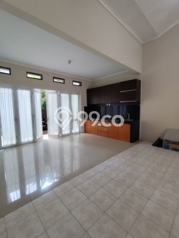 Jarang Ada! Rumah Sewa 4 Kamar Bagus Siap Huni Kota Baru Parahyangan Jarang Ada! Rumah Sewa 4 Kamar Bagus Siap Huni Kota Baru Parahyangan