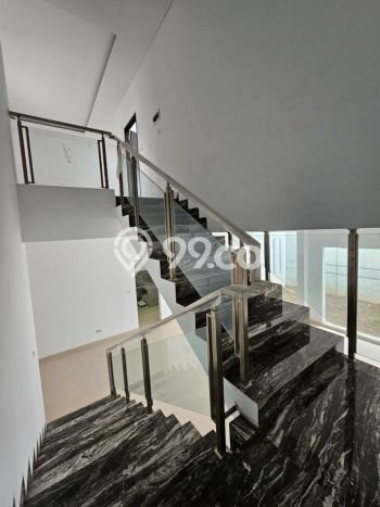 Rumah Mewah LB 276m2 Siap Pakai Desain Elegan di Soekarno Hatta, Bandung Rumah Mewah LB 276m2 Siap Pakai Desain Elegan di Soekarno Hatta, Bandung