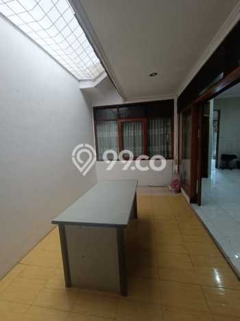 For Sale! Luxury House LT 200m2 Desain Elegan di Singgasana For Sale! Luxury House LT 200m2 Desain Elegan di Singgasana