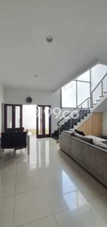 For Sale! Premium House LT 200m2 Desain Modern di Singgasana For Sale! Premium House LT 200m2 Desain Modern di Singgasana