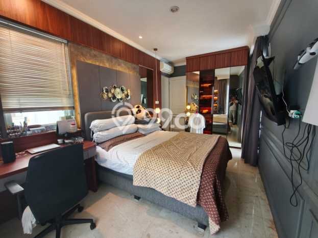 Ready to Use! Luxury House LT 247m2 Desain Elegan di Meruya Ready to Use! Luxury House LT 247m2 Desain Elegan di Meruya