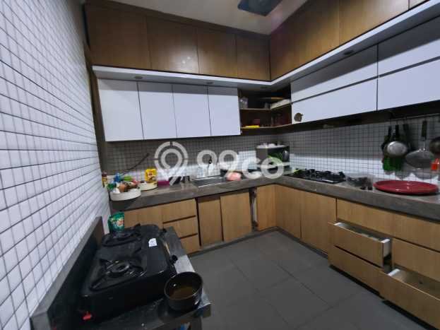 Ready to Use! Luxury House LT 247m2 Desain Elegan di Meruya Ready to Use! Luxury House LT 247m2 Desain Elegan di Meruya