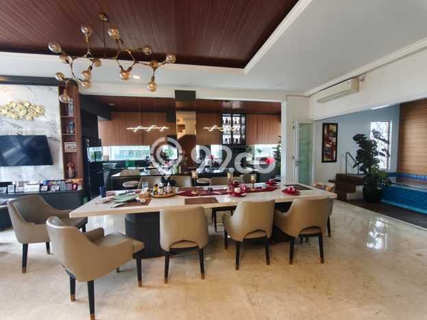 Ready to Use! Luxury House LT 247m2 Desain Elegan di Meruya Ready to Use! Luxury House LT 247m2 Desain Elegan di Meruya