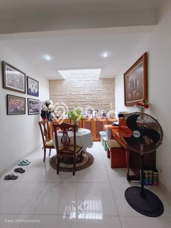 Jual Cepat Hunian Mewah Klasik di Jakarta Selatan Jual Cepat Hunian Mewah Klasik di Jakarta Selatan