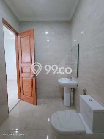 Ready to Use! Premium House LT 216m2 Desain Modern di Veteran Ready to Use! Premium House LT 216m2 Desain Modern di Veteran
