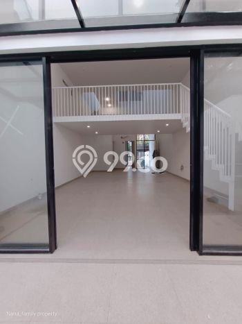 Jual Rumah Luas Elegan Dengan View Eksklusif di Joglo, Jakarta Barat Jual Rumah Luas Elegan Dengan View Eksklusif di Joglo, Jakarta Barat