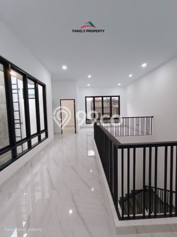 Rumah Luxury Modern Siap Huni di Meruya Jakarta Barat Rumah Luxury Modern Siap Huni di Meruya Jakarta Barat