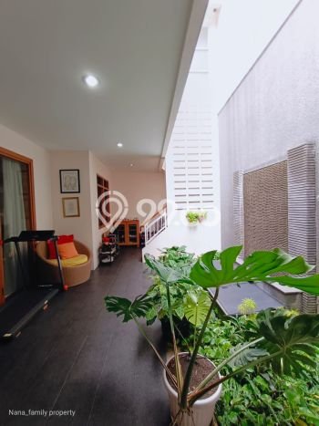 Jual Cepat Hunian Mewah Klasik di Jakarta Selatan Jual Cepat Hunian Mewah Klasik di Jakarta Selatan